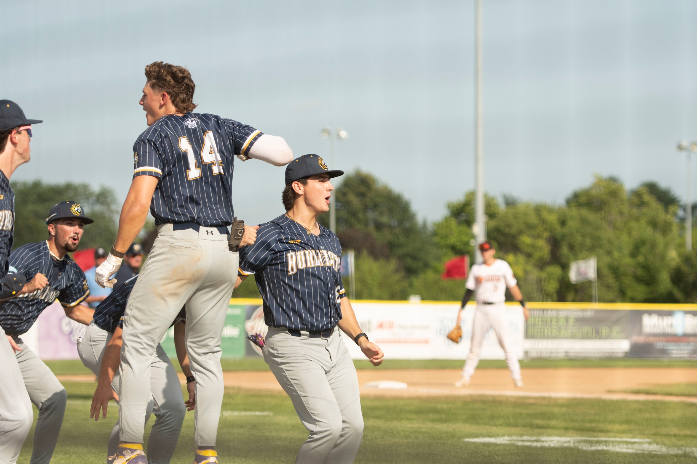 Dominant Pitching and Timely Hitting Leads Bees to Doubleheader Sweep over Pistol Shrimp